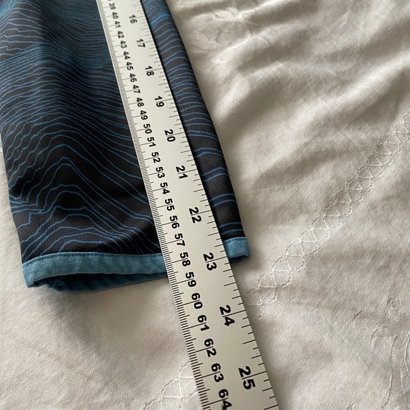 Under Armour Youth Black/Blue Wave Line Design Athletic Pullover Hoodie Size YXL - Picture 7 of 13